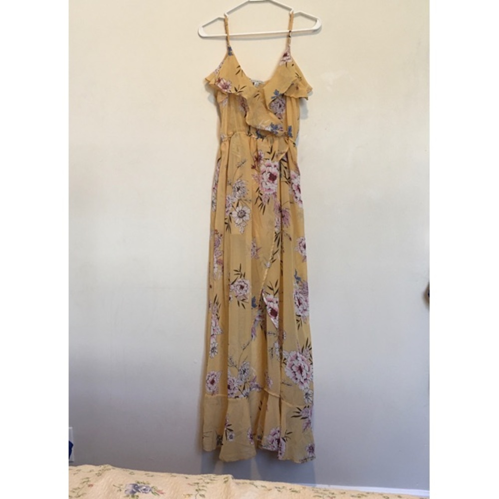 Floral yellow flowy dress.